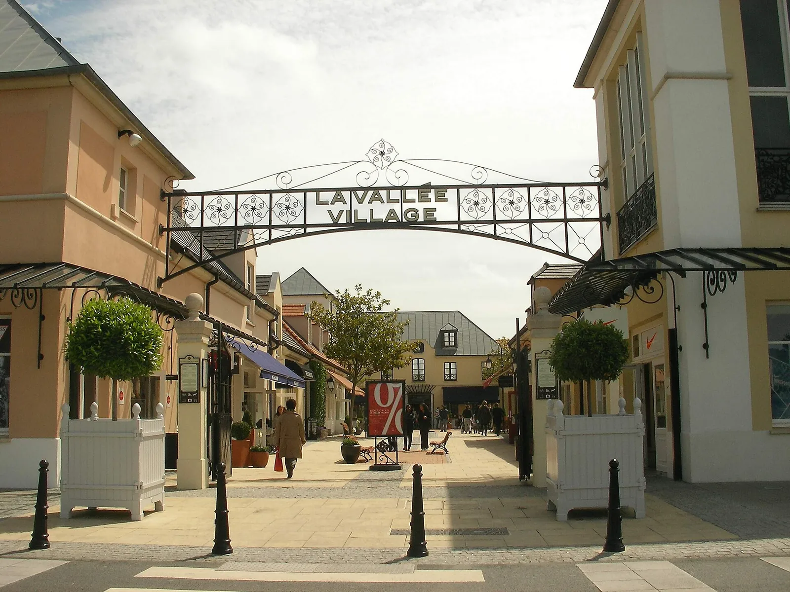 La Vallée Village 河谷购物村店铺与步行空间