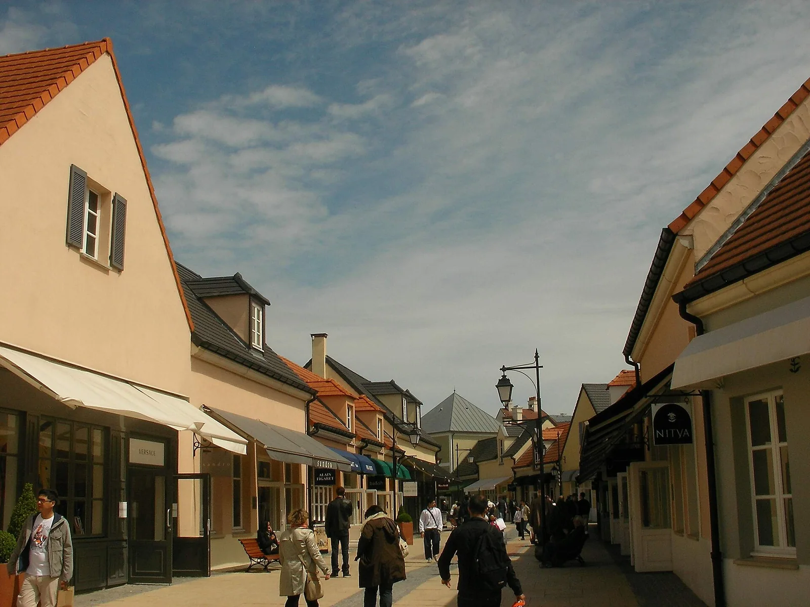 La Vallée Village 河谷购物村的露天步行街